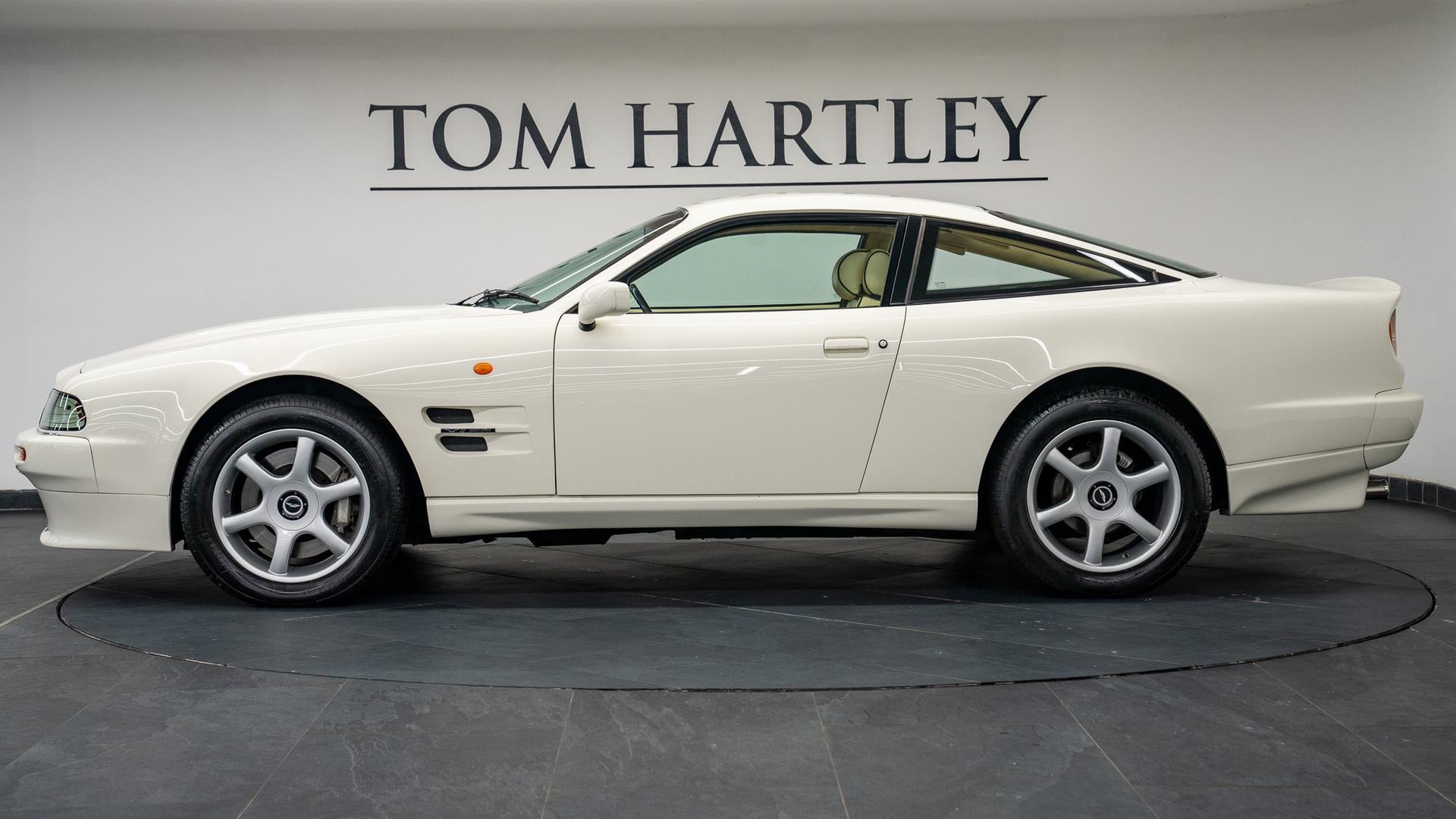 Aston Martin V8 Photo c094fef8-824b-4cfe-a095-03f5f6edc11f.jpg
