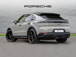 Porsche Cayenne Photo 2