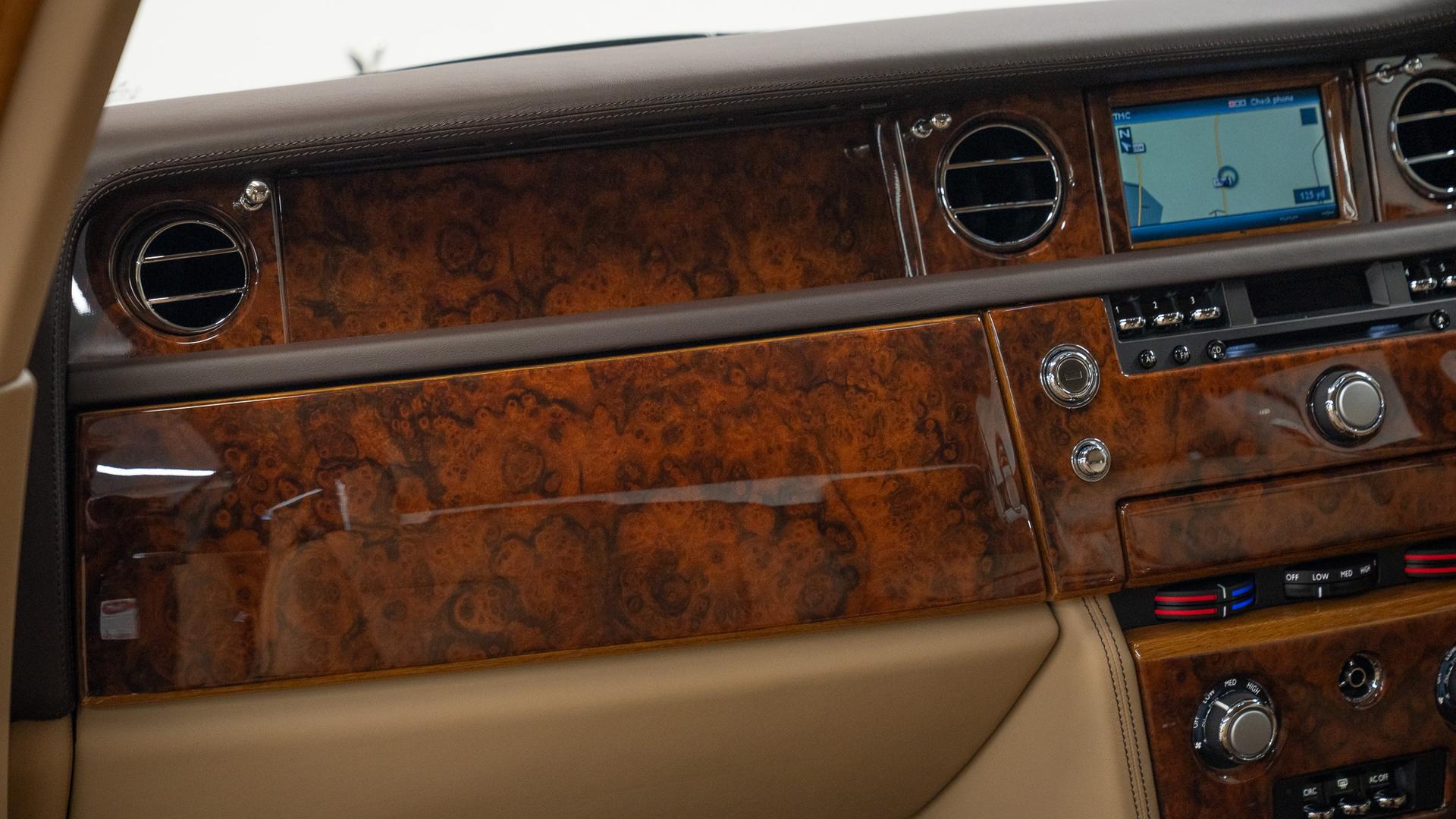 Rolls-Royce Phantom Photo c09d6ba3-2b66-46f4-9629-10ca1dc2a78b.jpg