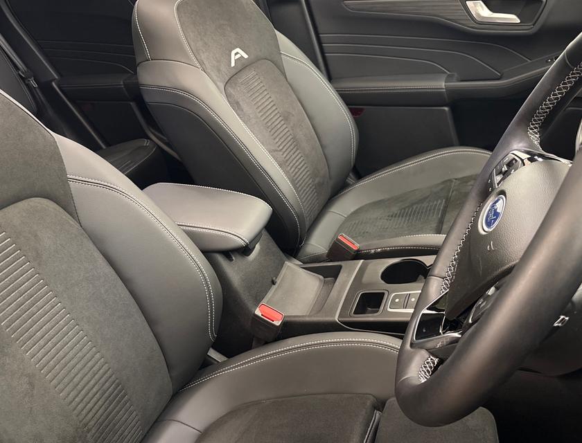 Ford Kuga Photo c0a5aecd-ad0a-46ef-a754-08e909fcaa2a.jpg