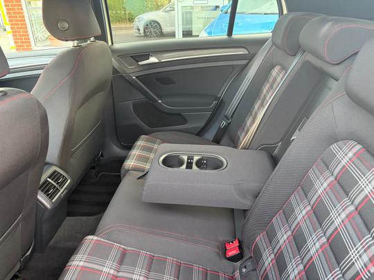 Volkswagen Golf Photo c0aeaf43-9e32-42cd-a682-83c8acf3c287.jpeg
