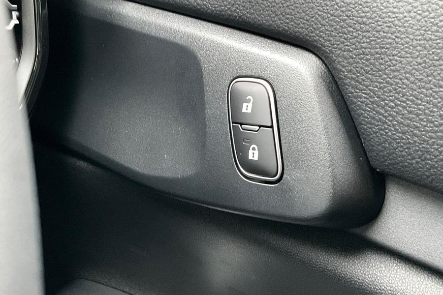 Ford RANGER Photo c0d8524f-06a4-4070-8354-866c7fd79123.jpg