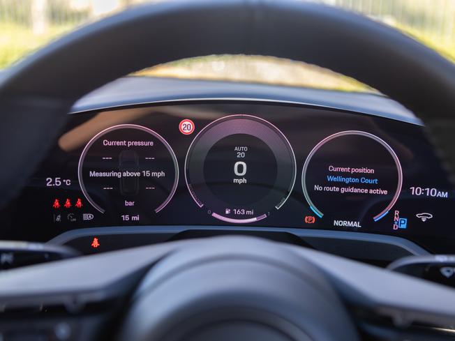 PORSCHE Taycan Photo 21