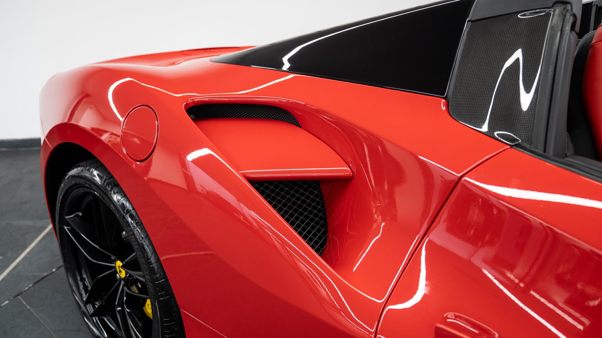 Ferrari 488 Photo c0f025b4-cb96-4130-90e8-2444753e57fa.jpg