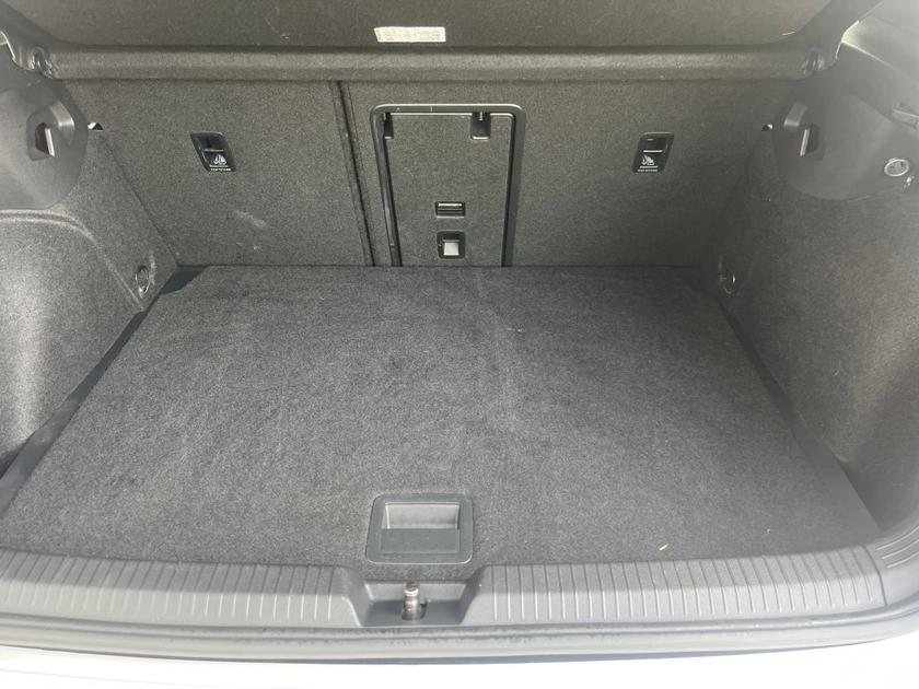 Volkswagen Golf Photo c0f27618-b1f0-462c-82f2-818fa2472e2b.jpg