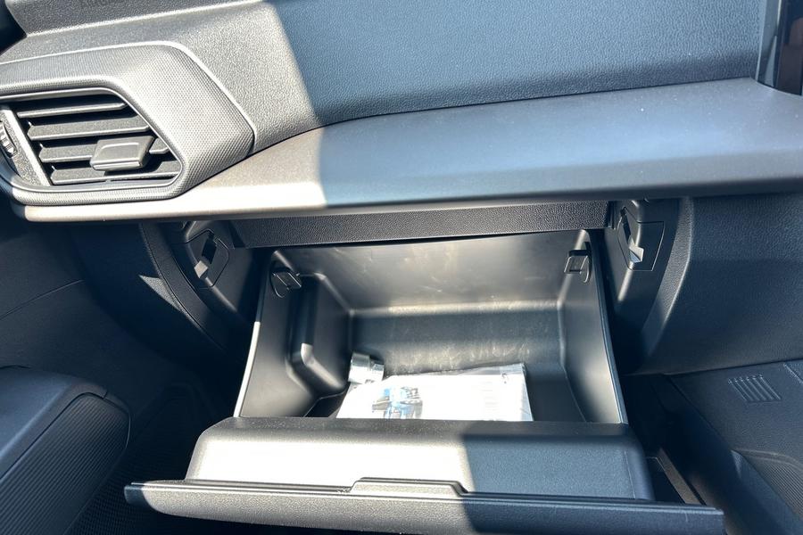 Ford E-TRANSIT COURIER Photo c1051b38-d7d7-4aa6-b844-6b622de5ea22.jpg