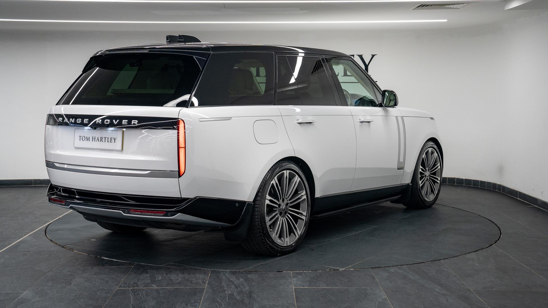 Land Rover Range Rover Photo c1083287-1ce7-48d6-a400-2aee7364f585.jpg