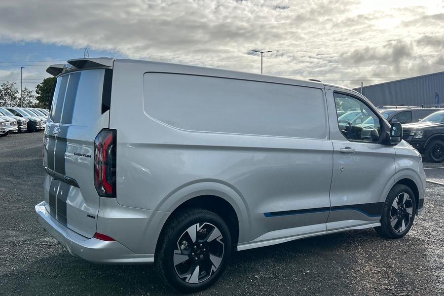 Ford TRANSIT CUSTOM Photo c12aecbf-7a56-4a1a-b6c6-6e747ea40b21.jpg