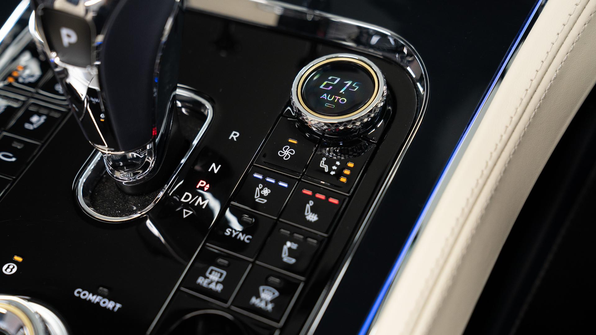 Bentley Continental GTC Photo c13bfd71-5c2f-4e97-88bb-00d12c96a041.jpg