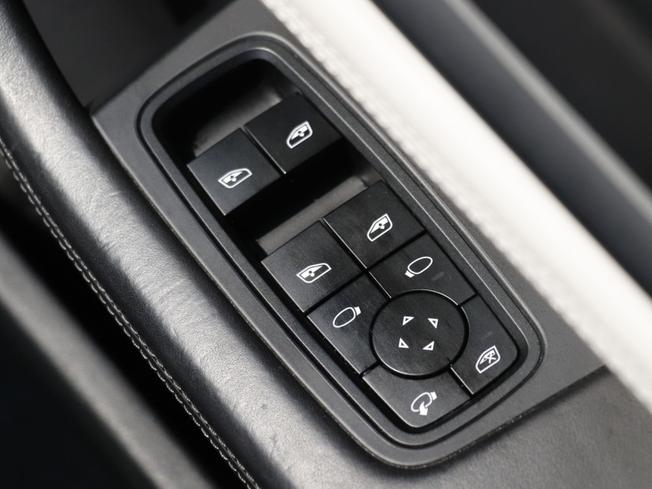 PORSCHE Taycan Photo 17