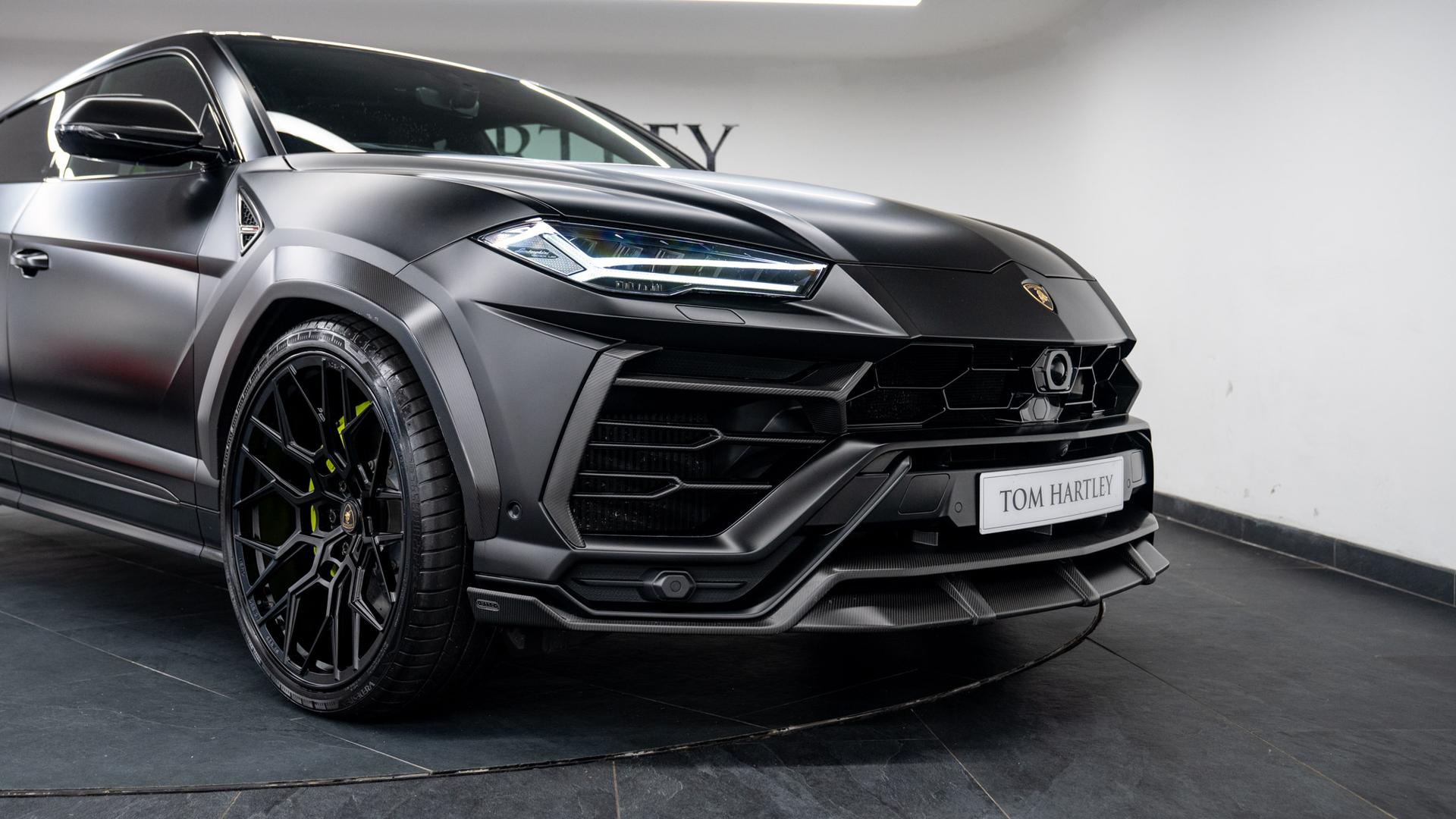 LAMBORGHINI Urus Photo c141ddfa-818c-41ad-b577-4e655d6e2867.jpg