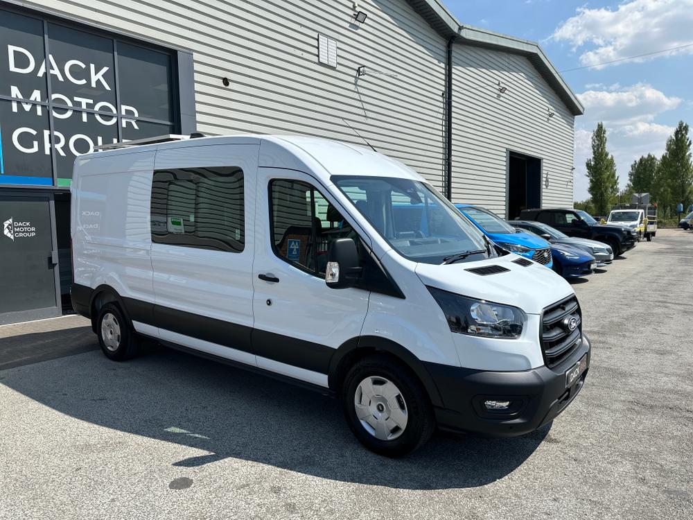 Ford Transit Trend Photo c1579175-acb6-4cda-8dab-670d2cc88a84.jpg