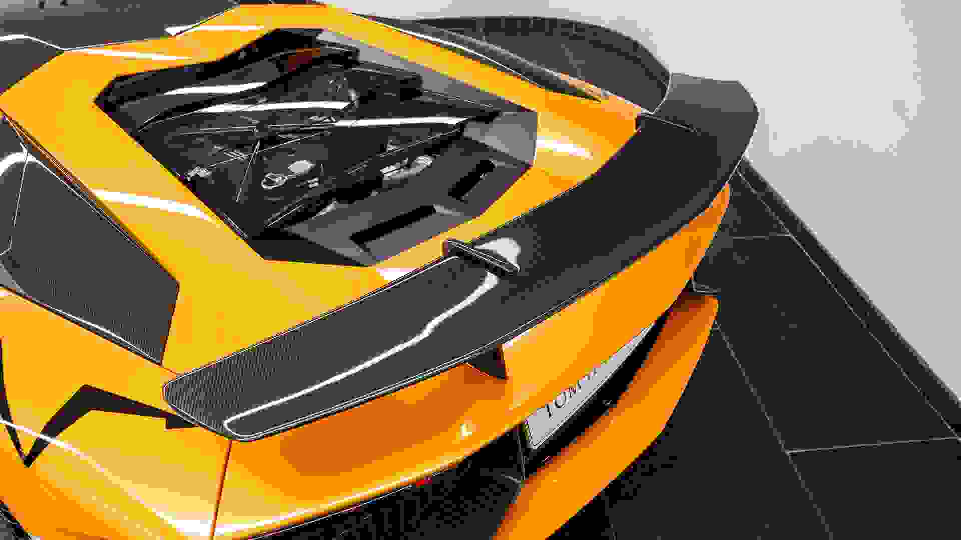 Lamborghini AVENTADOR SV Photo c15a97ce-5a7b-4779-9726-222828bf9c12.jpg