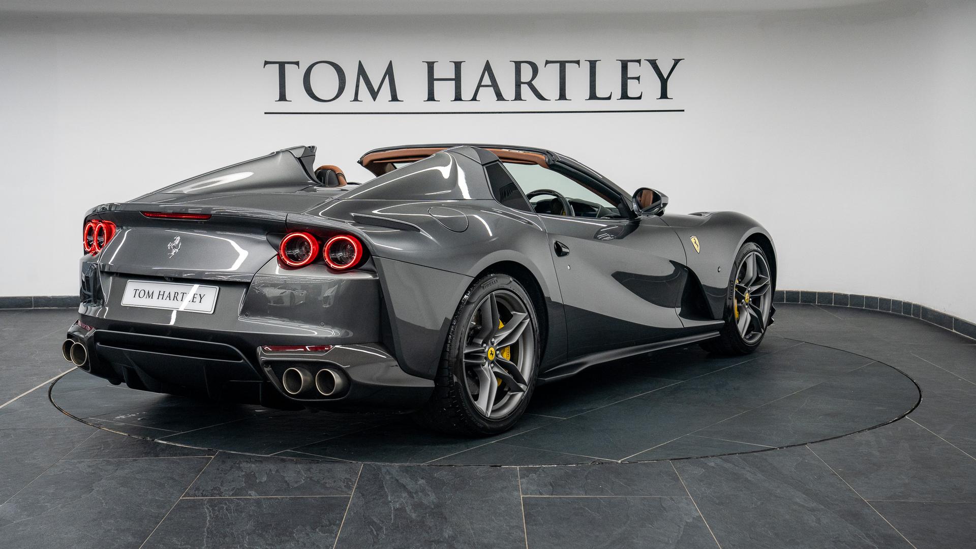 Ferrari 812 Photo c16b00e6-5218-4d01-bb1b-132f222f92d7.jpg