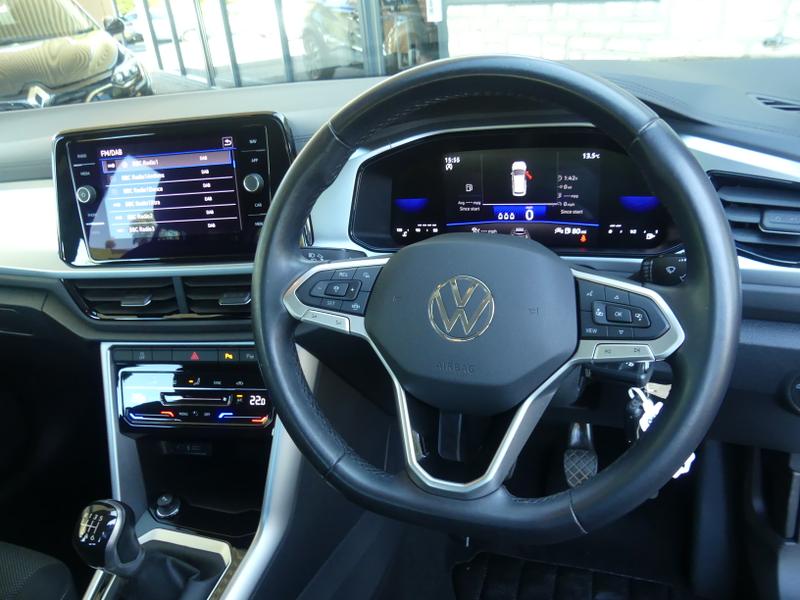 Volkswagen T-Roc Photo c16e5bc4-ad63-4ba4-8d14-655286e4f01c.jpg