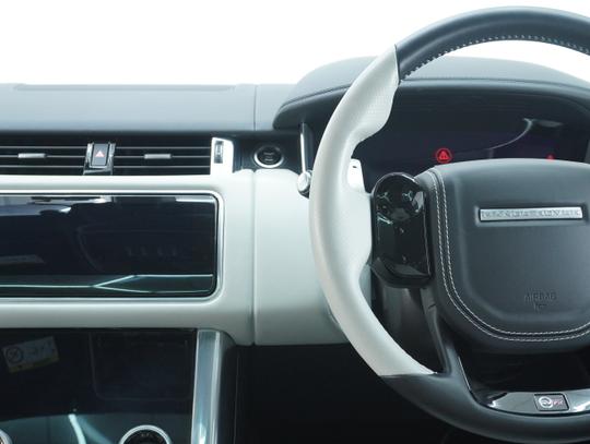 Land Rover Range Rover Sport Photo c172dccf-c7c3-4f46-8c04-95188a6e88f9.jpg