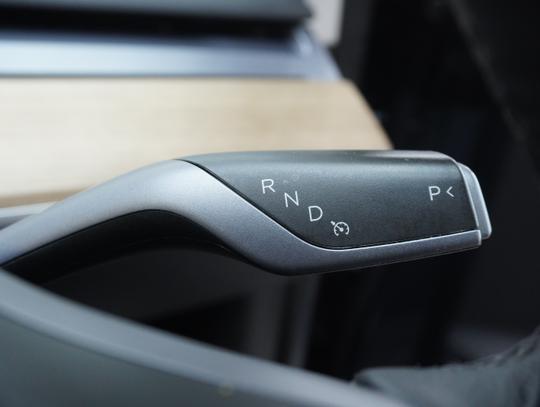 TESLA Model 3 Photo c1863dc1-959b-43c6-949b-29cb7e3c86f4.jpg