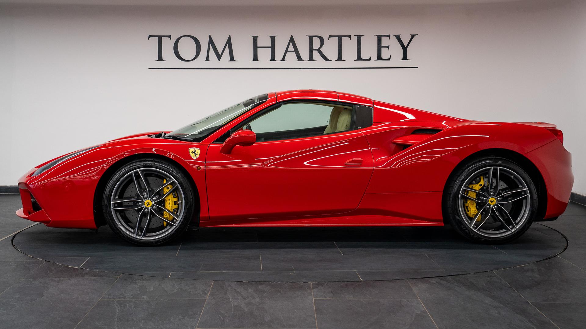 Ferrari 488 Photo c1886c93-419c-4ddd-b443-8e7d0c465192.jpg