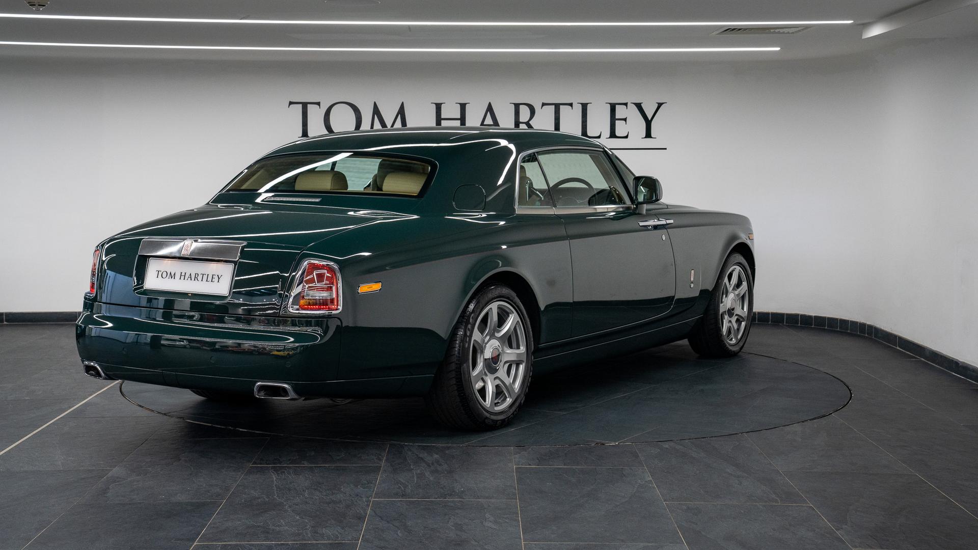 Rolls-Royce Phantom Photo c1b135cb-c75c-4e61-af11-2e11cd1dcdf4.jpg