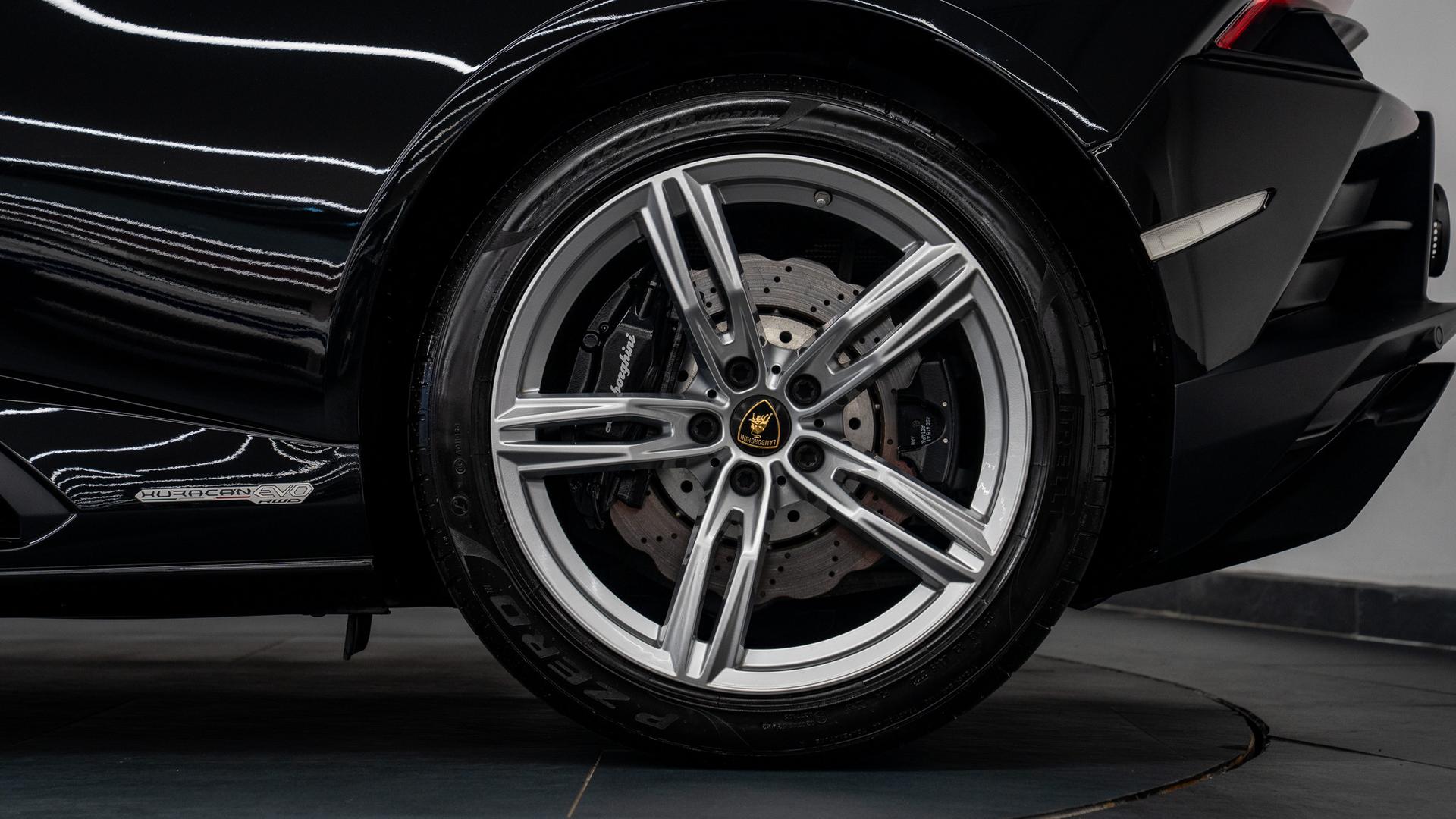 LAMBORGHINI Huracan Photo c1b82eb8-3911-4a94-832b-f5d17b5fe4c1.jpg
