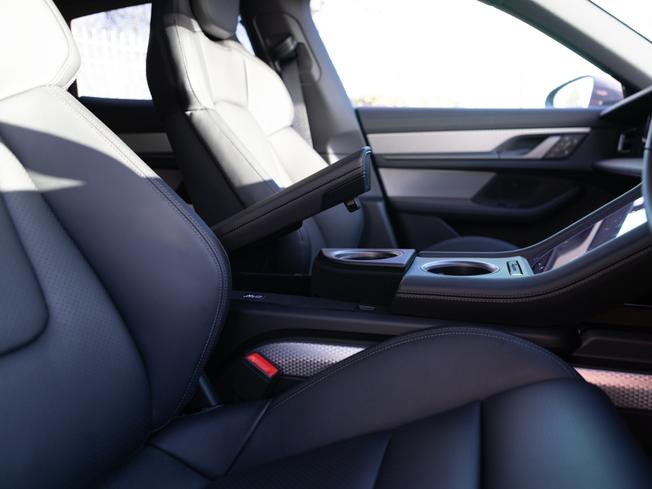 PORSCHE Taycan Photo 10