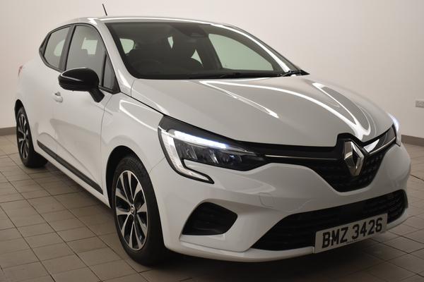 Used 2023 Renault CLIO 1.6 E-TECH full hybrid 145 Evolution 5dr Auto White at SERE Motors