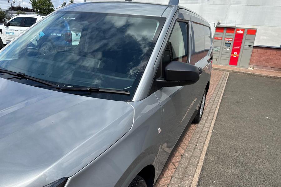 Ford TRANSIT COURIER Photo c1d702bd-e37b-46f8-9ade-2f778754bb76.jpg