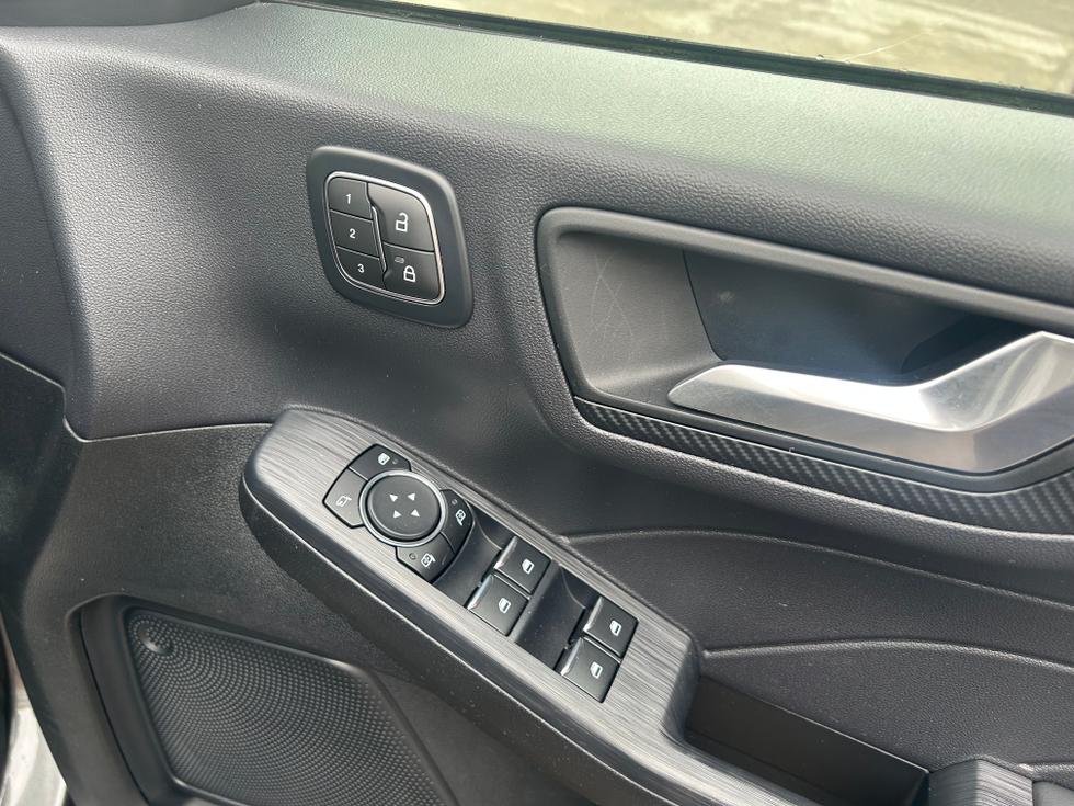 Ford Kuga Photo c1efd62c-c302-401e-90ca-720a946fbbd8.jpeg