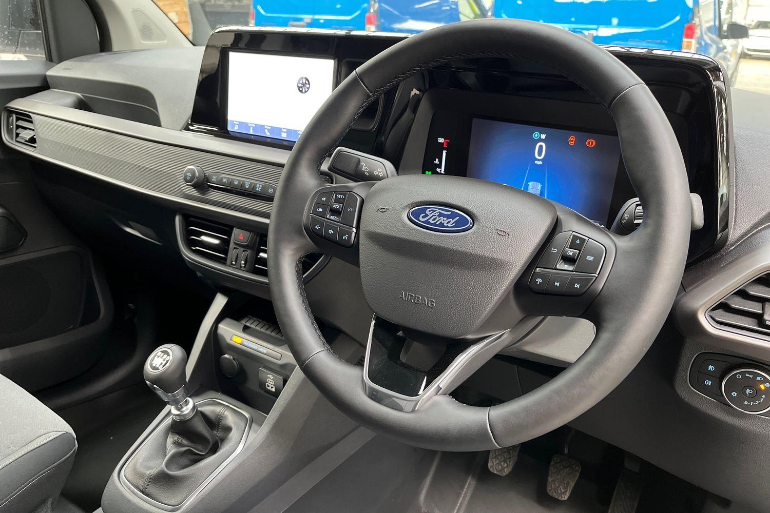 Ford TRANSIT COURIER Photo 18