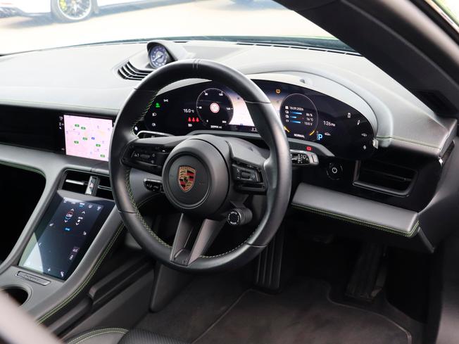 PORSCHE Taycan Photo 20
