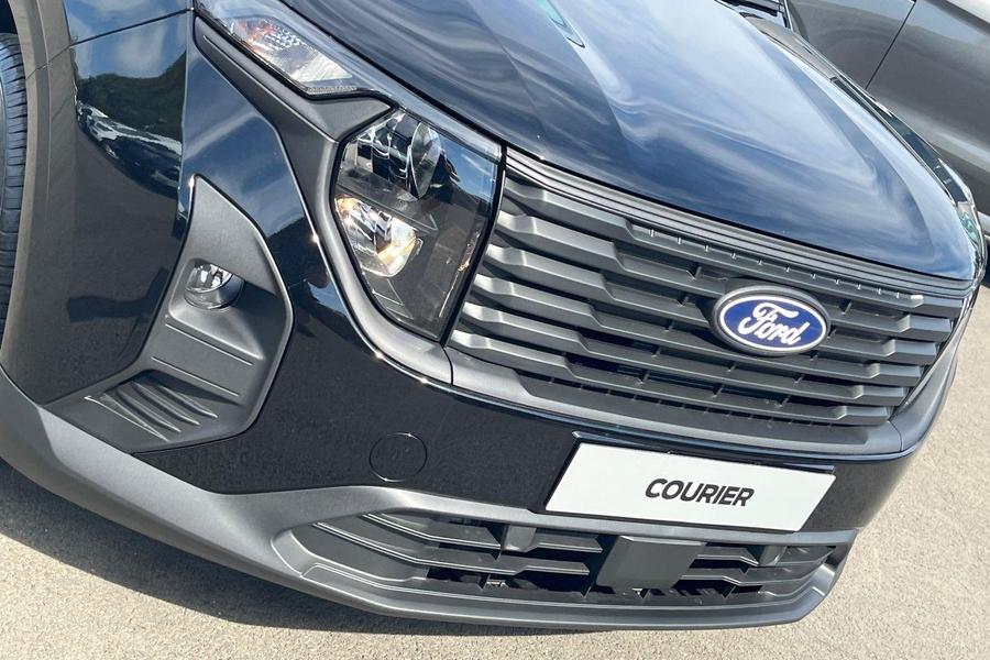 Ford TRANSIT COURIER Photo c21bc8a3-1706-43c6-916c-5d6c46d509a2.jpg