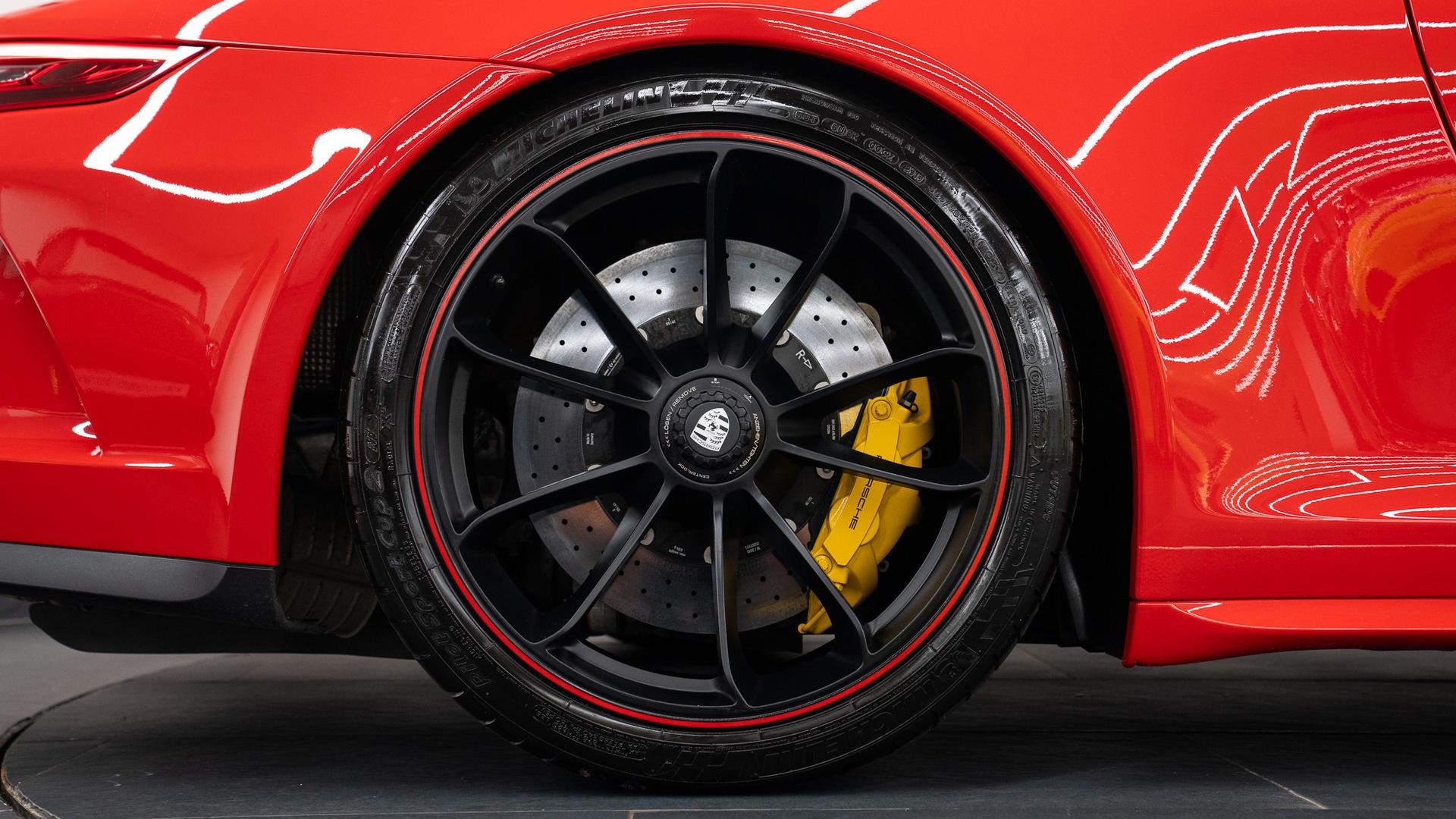 Porsche 911 Photo c2243328-6f8d-4386-bb3a-ffe6bbd56fbb.jpg