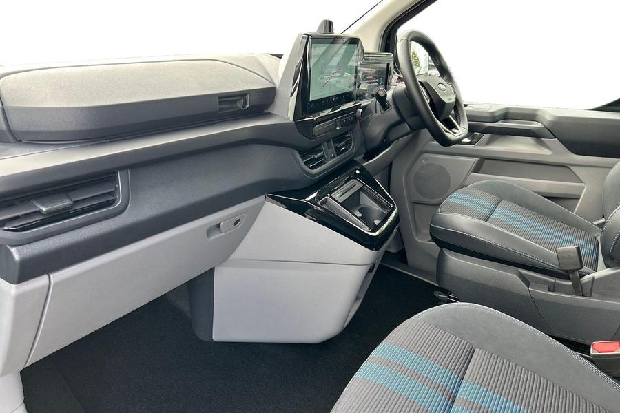 Ford TRANSIT CUSTOM Photo c2284a09-7f89-4d85-96dd-10a8fff147da.jpg