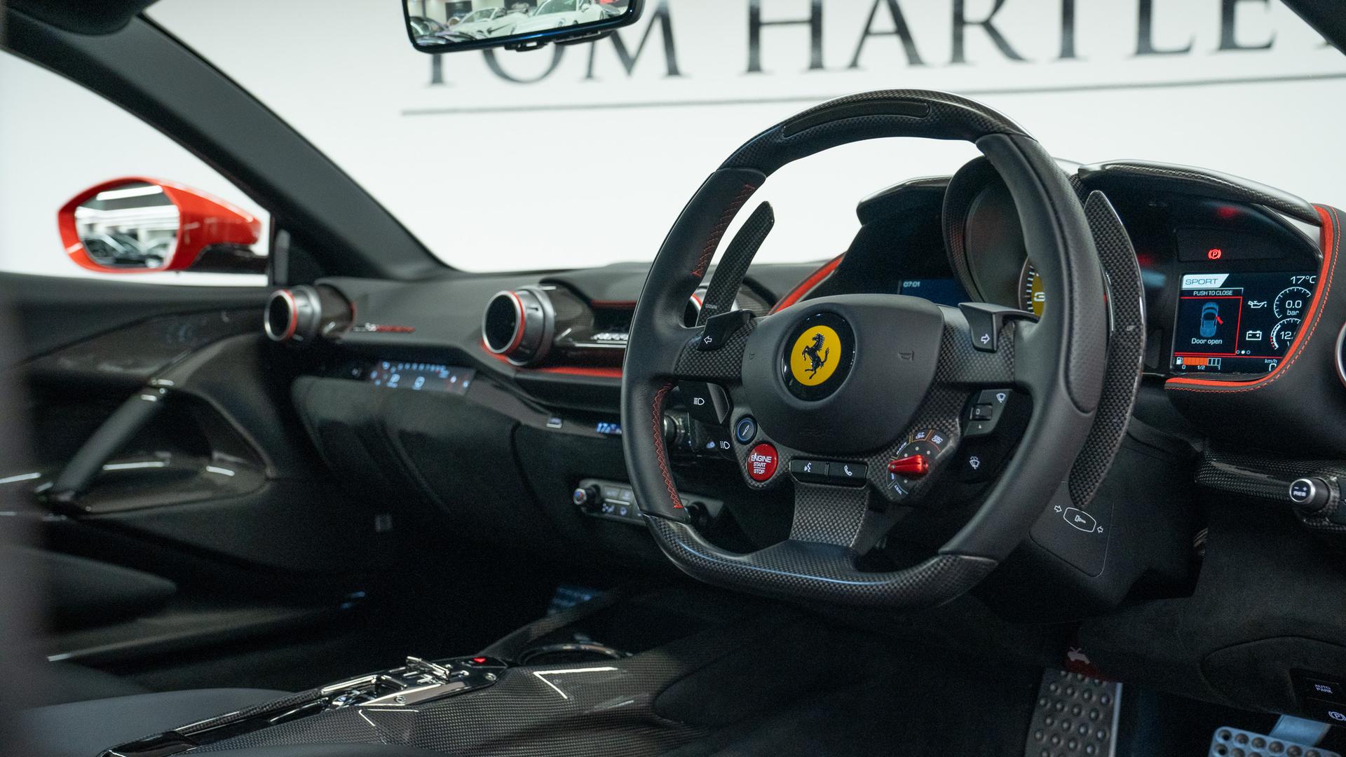 Ferrari 812 Photo c241cd97-15ef-4a8d-ba6a-5b1e4b43574c.jpg
