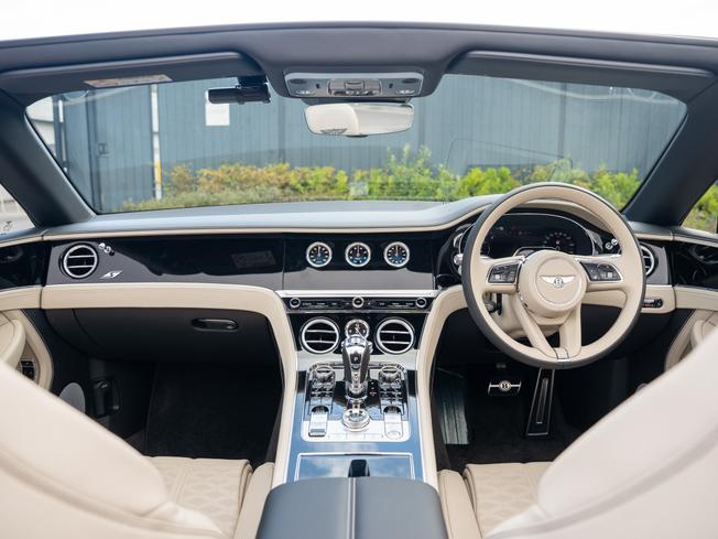 BENTLEY Continental GTC Photo 4