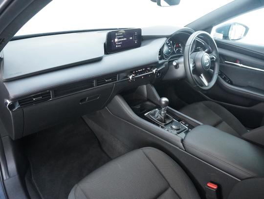 Mazda 3 Photo c2980131-53f3-41ea-80eb-c17dbf5e5737.jpg