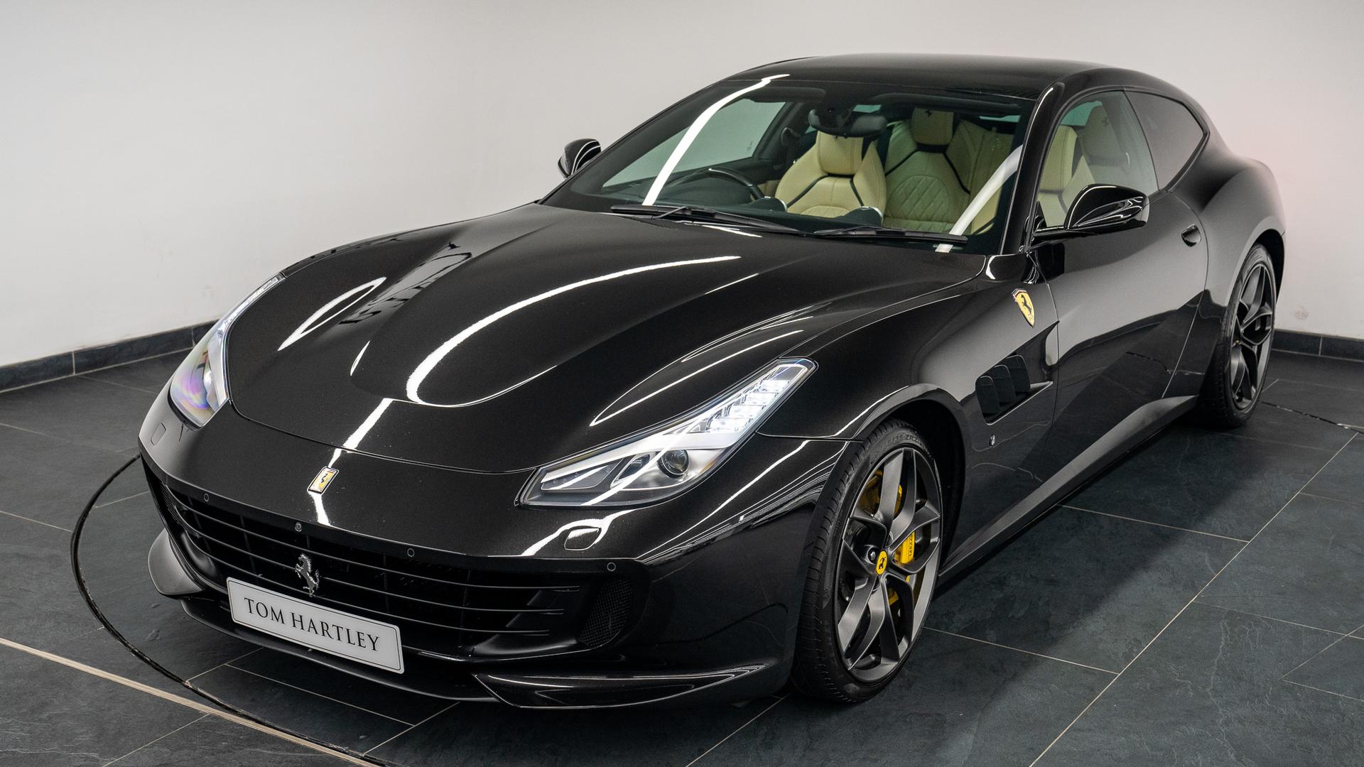 Ferrari GTC4 Lusso Photo c2ae8513-e286-49c8-bcd7-c8ab4bdfca3c.jpg