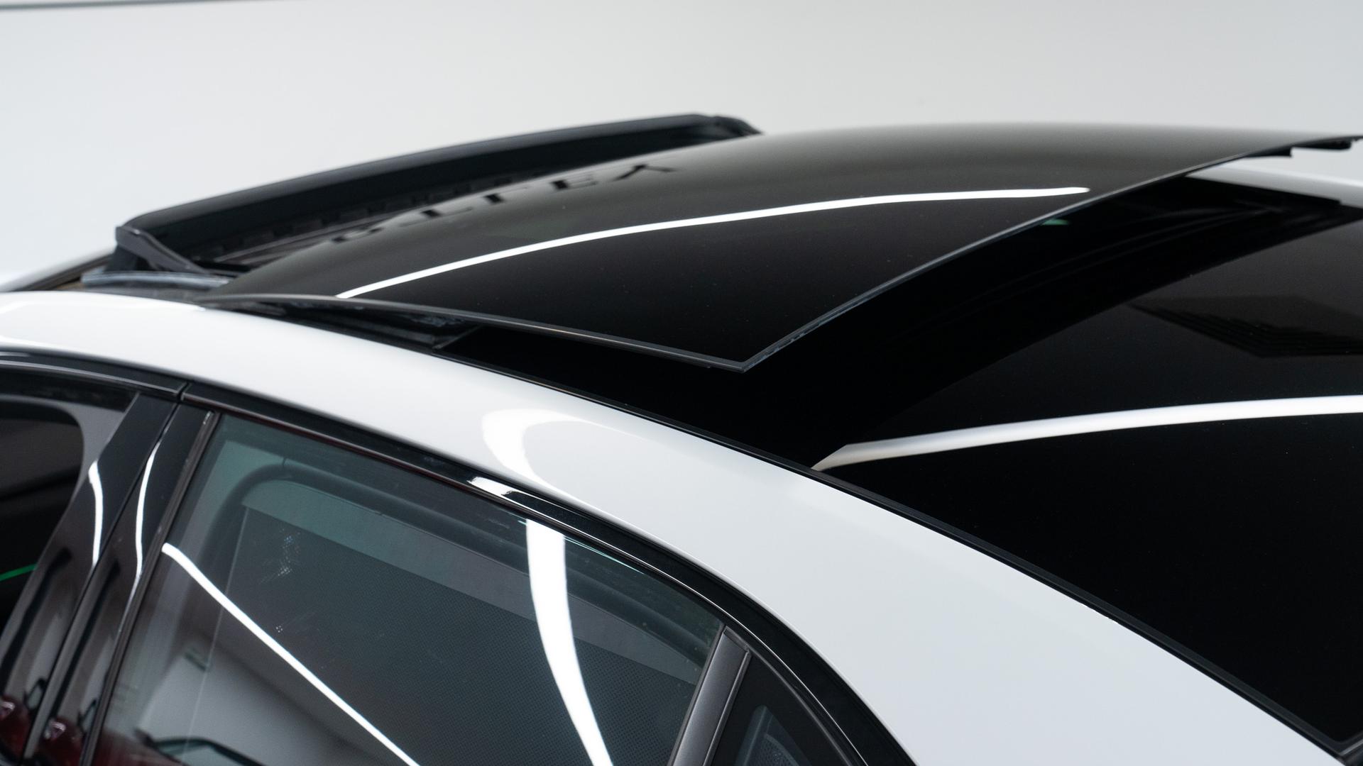 Bentley Flying Spur Photo c2b45ffb-ebc0-4542-b6cd-e6da47969c2a.jpg