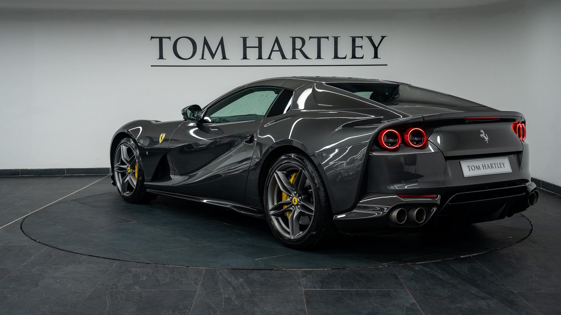 Ferrari 812 Photo c2e3b0f0-7ca4-4010-a8b0-5a244d3e3321.jpg