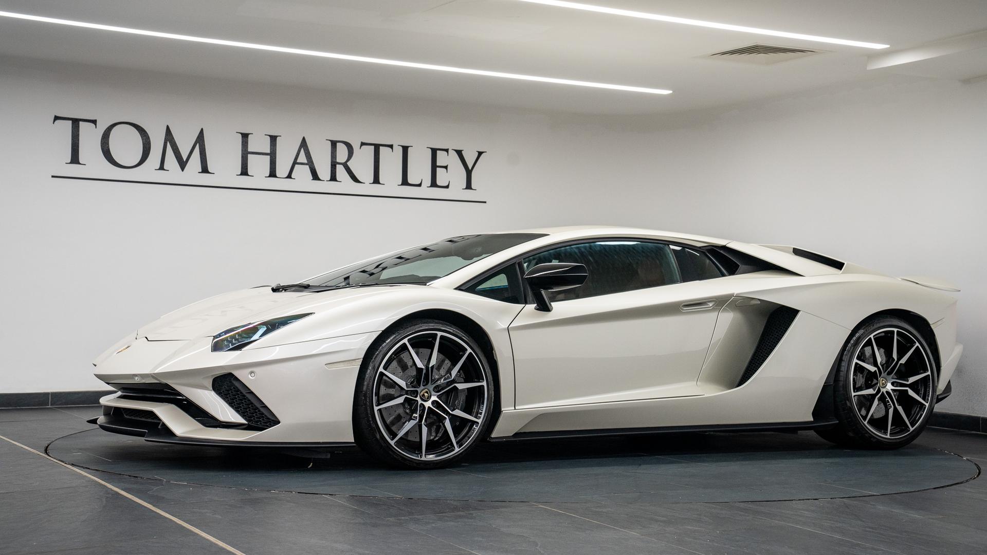 LAMBORGHINI Aventador Photo c2e667b9-1ff8-4c4a-95db-76ccb6c24845.jpg