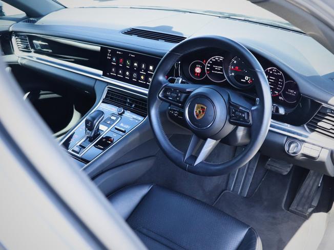 PORSCHE Panamera Photo 30