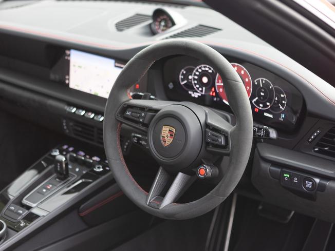 PORSCHE 911 Photo 8