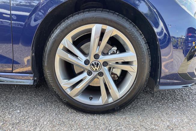 VOLKSWAGEN Golf Photo 6