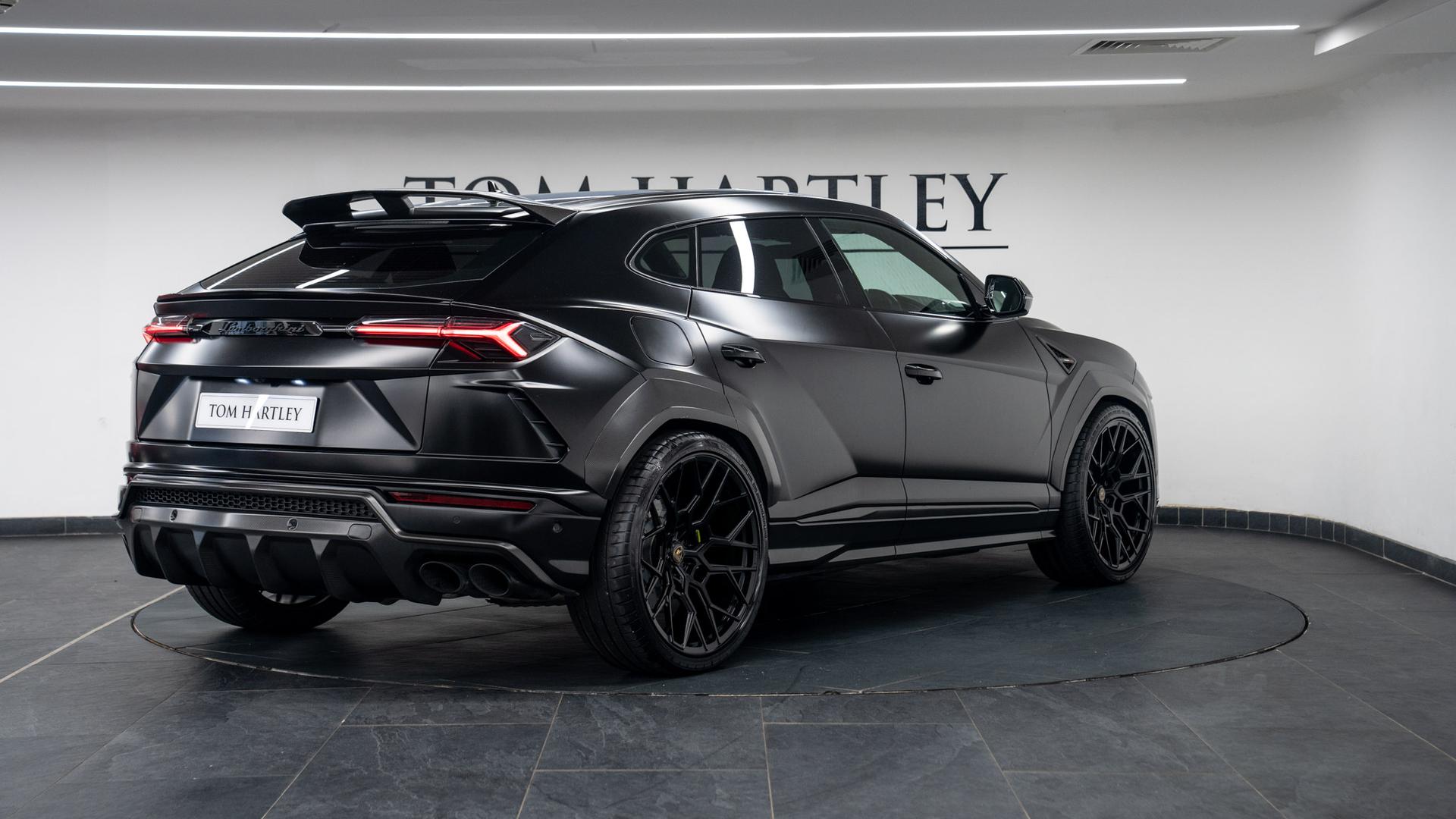 LAMBORGHINI Urus Photo c31bcc82-e8f6-48fa-8a14-9c4b7370e681.jpg