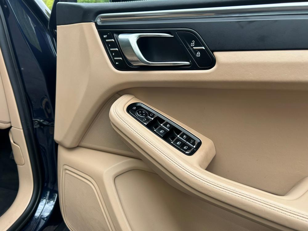 Used Porsche Macan YJ72ASM 30