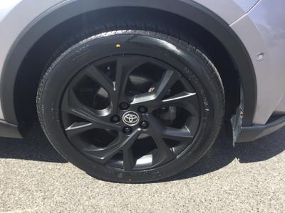 Toyota C-HR Photo 15