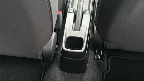 Suzuki Swift Photo c34e32d5-e076-43bd-b47c-9c1e095bddea.jpg