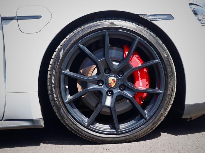 PORSCHE Taycan Photo 7