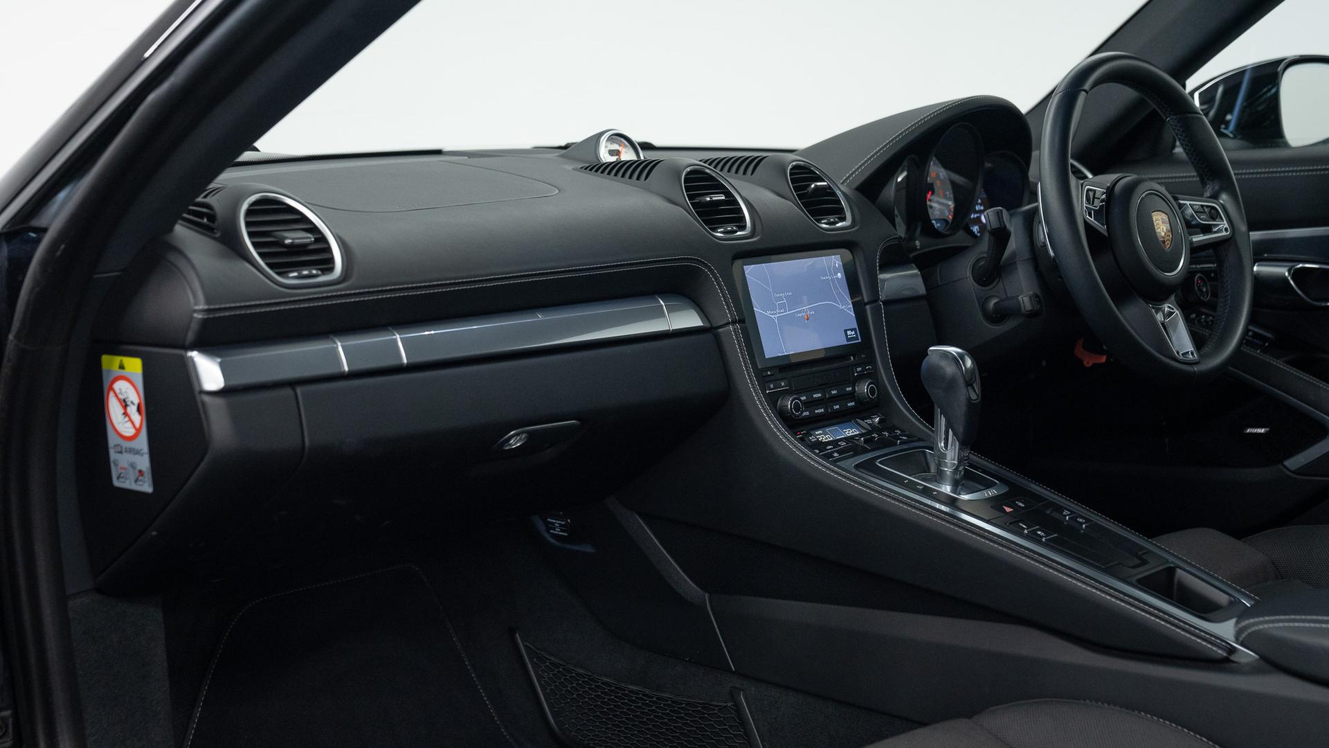 Porsche 718 Cayman Photo c372b0ca-418f-43b9-b17e-6edb29339469.jpg