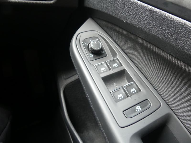 Volkswagen Golf Photo c3780f70-0020-49d8-9121-cb22e5717fa5.jpg